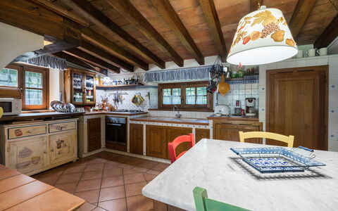 Grace Home, Pool, Wifi, Gambassi Terme: Keuken, Meubilair, Interieur Ontwerp, Hout, Countertop, Plafond, Flooring, Cabinetry, Huis, Keuken En Eettafel