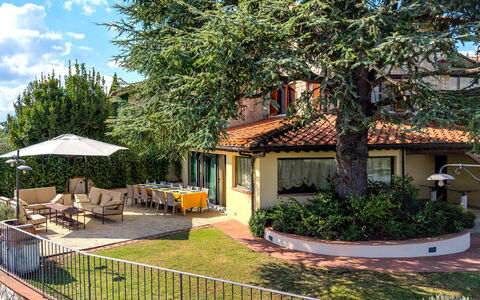Villa Elsa di Bibbiano Pool, Sauna and View: Huis, Tuin, Eco Hotel, Schaduw, Landgoed, Hacienda, Balkon, Landscaping, Villa, Werf
