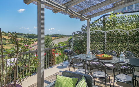Casamia Tuscan Oasis: 4Br Panoramic Penthouse, Sky: Buitenmeubels, Schaduw, Stoel, Tuin, Balkon, Eco Hotel, Buitentafel, Werf, Patio, Outdoor Structuur