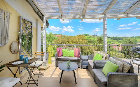 Casamia Tuscan Oasis: 4Br Panoramic Penthouse, Sky: Meubilair, Stoel, Buitenmeubels, Tafel, Buitentafel, Keuken En Eettafel, Veranda, Patio, Balkon, Schaduw