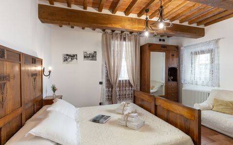 Capanna Di Elfo: Meubilair, Bed, Slaapkamer, Interieur Ontwerp, Muur, Bedding, Laken, Hout, Flooring, Verdieping