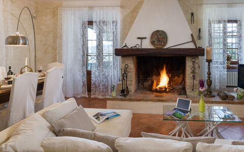 Capanna Al Lago: Meubilair, Interieur Ontwerp, Flooring, Hout, Verdieping, Kamer, Woonkamer, Verlichting, Plafond, Haard