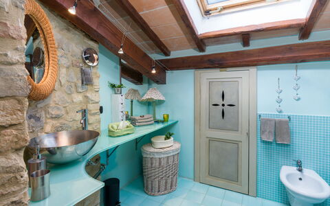 Capanna Al Lago: Interieur Ontwerp, Loodgieterswerkinrichting, Muur, Badkamer, Wastafel In De Badkamer, Flooring, Kraan, Wastafel, Meubilair, Plafond