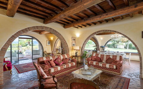 Dimora Di Castroncello: Meubilair, Interieur Ontwerp, Plafond, Bankstel, Flooring, Kamer, Verdieping, Verlichting, Tafel, Woonkamer