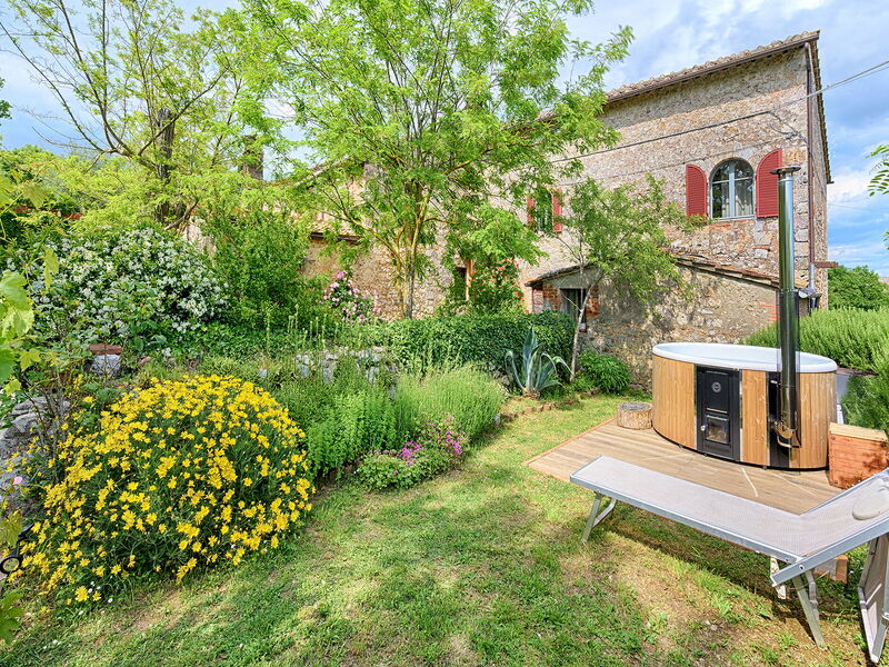 Podere Lorena, Charming Tuscan Farmhouse