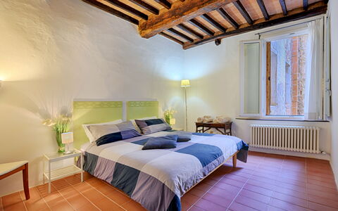 The Silent Courtyard Retreat: Spacious 2-Bedroom S: Interieur Ontwerp, Muur, Bed, Slaapkamer, Plafond, Flooring, Meubilair, Verdieping, Kamer, Laken