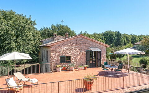 Casale del Timignano, Private Villa with Huge Gard: Verblijf, Steen, Landgoed, Werf, Boerderij, Bloempot, Villa, Kamerplant, Balkon, Backyard