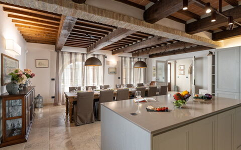 Villa Cortona: Eco-Sustainable Luxury Estate with: Meubilair, Interieur Ontwerp, Flooring, Hout, Plafond, Verdieping, Keuken, Tafel, Lichte Inrichting, Verlichting