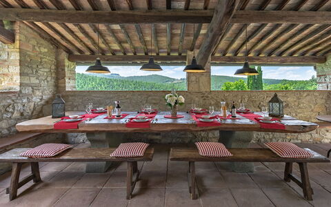 La Dimora del Chianti Dimora: Stunning Tuscan Vill: Meubilair, Muur, Hout, Tafel, Interieur Ontwerp, Keuken En Eettafel, Flooring, Stoel, Plafond, Eetkamer