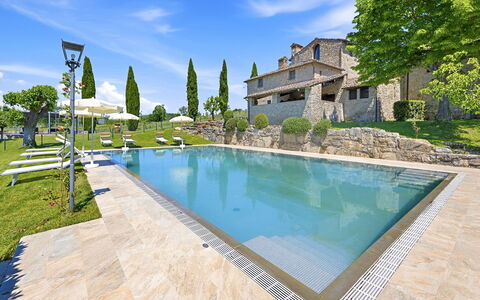 La Dimora del Chianti Dimora: Stunning Tuscan Ston: Blauw, Zwembad, Landgoed, Toevlucht, Buitenmeubels, Thermae, Villa, Eco Hotel, Waterpartij, Hacienda