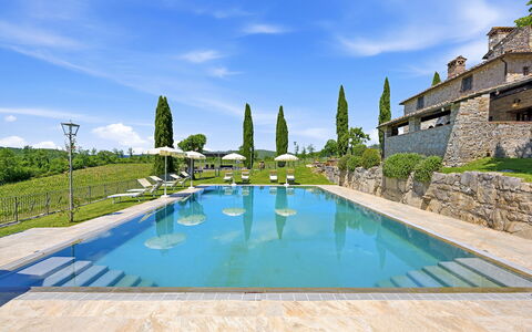 La Dimora del Chianti Dimora: Stunning Tuscan Ston: Blauw, Zwembad, Landgoed, Villa, Eco Hotel, Landscaping, Toevlucht, Herenhuis, Boerderij
