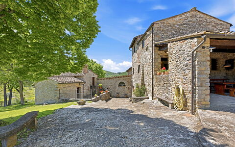 La Dimora del Chianti Dimora: Stunning Tuscan Ston: Muur, Gebouw, Huis, Architectuur, Landelijk Gebied, Landschap, Stenen Muur, Huis, Dak, Verblijf