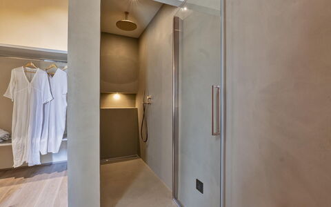 Villa del Mangia, 5Panoramic Pool and Chef Service: Flooring, Verdieping, Interieur Ontwerp, Loodgieterswerkinrichting, Plafond, Verlichting, Badkamer, Kamer, Loodgieter, Deur