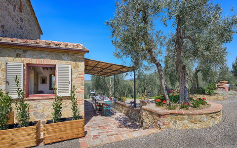 Marielena Authentic Chianti Retreat: Panoramic Vie: Verblijf, Tuin, Backyard, Landscaping, Werf, Landgoed, Steen, Boerderij, Flagstone, Stenen Muur