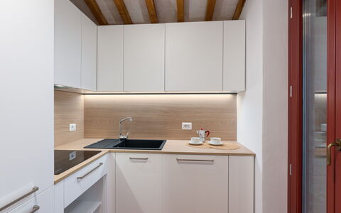 Marielena Authentic Chianti Retreat: Panoramic Vie: Muur, Keuken, Hout, Interieur Ontwerp, Countertop, Flooring, Toestel Van De Keuken, Cabinetry, Verdieping, Major Appliance