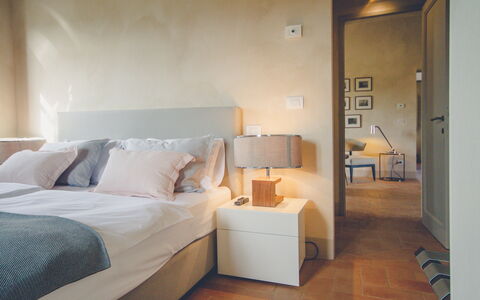 Villa Petrosa: Your Private Escape Overlooking the: Bed, Meubilair, Slaapkamer, Muur, Interieur Ontwerp, Bedding, Laken, Verdieping, Flooring, Linens