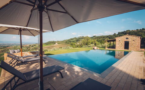 Villa Petrosa: Your Private Escape Overlooking the: Zwembad, Vrije Tijd, Recreatie, Buitenmeubels, Toevlucht, Landgoed, Vakantie, Eco Hotel, Ligstoel, Villa