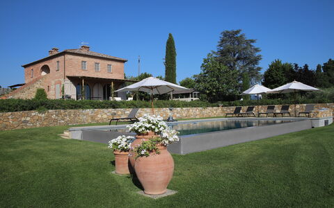 Villa Petrosa: Your Private Escape Overlooking the: Landgoed, Zwembad, Tuin, Landscaping, Villa, Hacienda, Werf, Buitenmeubels, Binnenplaats, Herenhuis