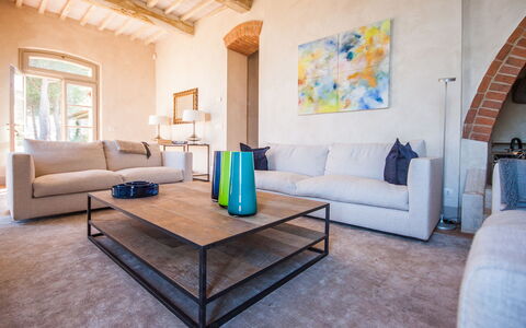 Villa Petrosa: Your Private Escape Overlooking the: Meubilair, Bankstel, Muur, Hout, Flooring, Interieur Ontwerp, Verdieping, Woonkamer, Kussen Gooien