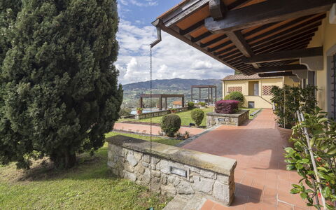 Villa Alessia Luxury: Balkon, Tuin, Landscaping, Eco Hotel, Villa, Bloempot, Kamerplant, Hacienda, Hek, Veranda