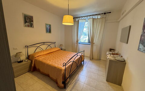 Il Volo Del Nibbio: Bed, Slaapkamer, Meubilair, Bedding, Laken, Verdieping, Interieur Ontwerp, Flooring, Linens, Kamer