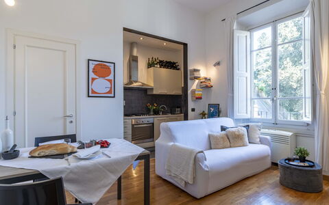 Green Suite Florence: Meubilair, Interieur Ontwerp, Flooring, Kamer, Tafel, Bankstel, Verdieping, Plafond, Woonkamer, Stoel