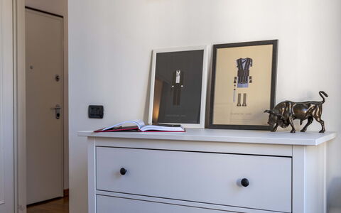 Green Suite Florence: Meubilair, Interieur Ontwerp, Kamer, Flooring, Verdieping, Huis, Lade, Dressoir, Cabinetry