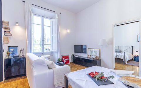 Green Suite Florence: Meubilair, Interieur Ontwerp, Flooring, Verdieping, Kamer, Plafond, Bankstel, Woonkamer, Appartement, Tafel