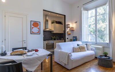 Green Suite Florence: Meubilair, Interieur Ontwerp, Flooring, Kamer, Tafel, Bankstel, Verdieping, Plafond, Woonkamer, Stoel