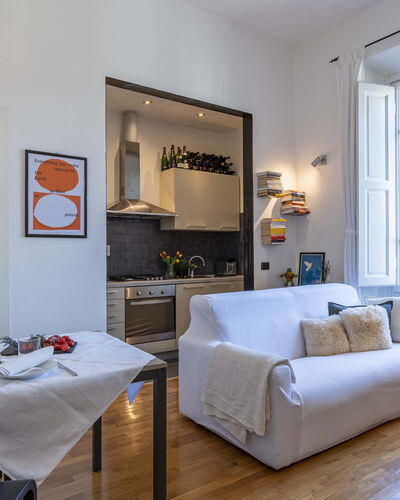 Green Suite Florence: Meubilair, Interieur Ontwerp, Flooring, Kamer, Tafel, Bankstel, Verdieping, Plafond, Woonkamer, Stoel