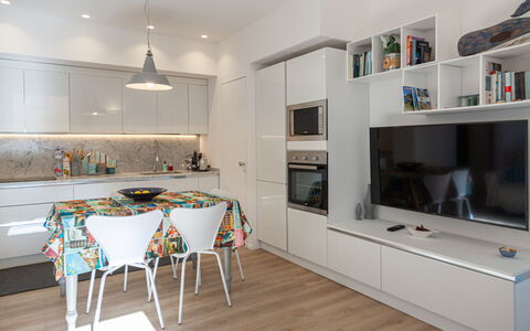 La Casa Dei Mandarini: Meubilair, Interieur Ontwerp, Keuken, Flooring, Muur, Toestel Van De Keuken, Countertop, Cabinetry, Hout, Plafond