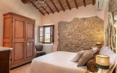 Casa Meletta: Meubilair, Muur, Interieur Ontwerp, Huis, Flooring, Slaapkamer, Linens, Bed, Kamer, Bed Frame