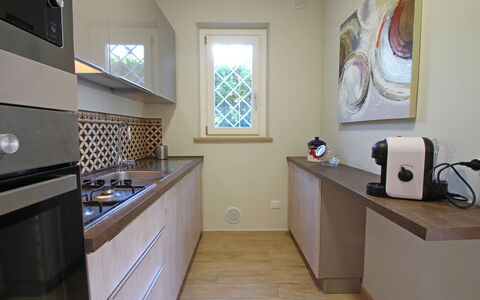 Casa Rossella: Toestel Van De Keuken, Keuken, Countertop, Major Appliance, Interieur Ontwerp, Huishoudapparatuur, Cabinetry, Flooring, Hout, Fornuis