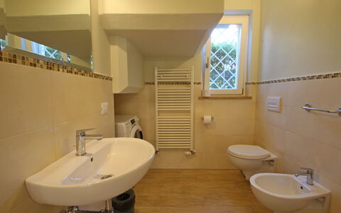 Casa Rossella: Flooring, Interieur Ontwerp, Verdieping, Badkamer, Loodgieterswerkinrichting, Wastafel In De Badkamer, Wastafel, Kraan, Loodgieter, Kamer