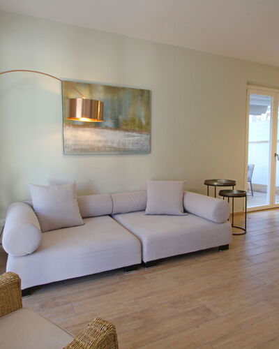 Casa Rossella: Meubilair, Interieur Ontwerp, Flooring, Verdieping, Muur, Bankstel, Hout, Woonkamer, Kamer, Tafel