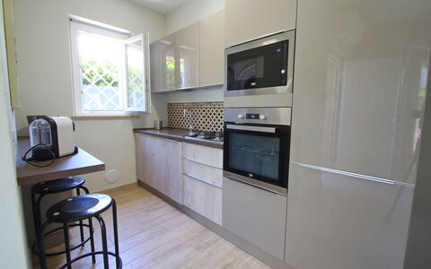 Casa Simonetta: Toestel Van De Keuken, Keuken, Major Appliance, Countertop, Flooring, Cabinetry, Hout, Huishoudapparatuur, Interieur Ontwerp, Verdieping