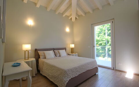 Casa Simonetta: Interieur Ontwerp, Bed, Slaapkamer, Meubilair, Verdieping, Flooring, Hout, Plafond, Kamer, Bedding