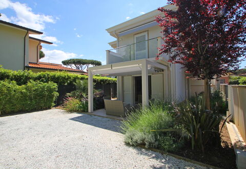 Casa Simonetta: Woongebied, Struik, Huis, Huis, Tuin, Schaduw, Landscaping, Werf, Landgoed