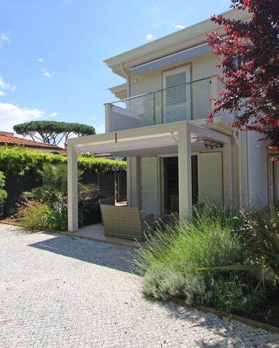 Casa Simonetta: Woongebied, Struik, Huis, Huis, Tuin, Schaduw, Landscaping, Werf, Landgoed