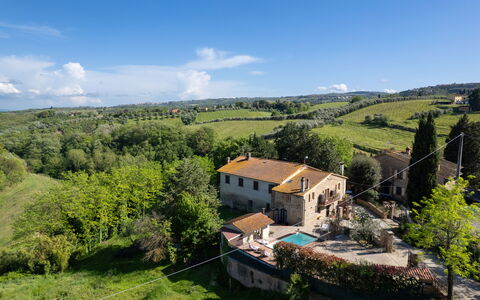 Villa Gori: Gebouw, Huis, Woongebied, Huis, Dak, Landelijk Gebied, Landgoed, Menselijke Nederzetting, Verblijf, Dorp