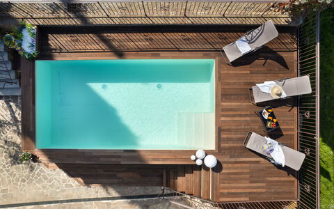 Villa Gori: Hout, Zwembad, Flooring, Samengesteld Materiaal, Buitenmeubels, Dek, Eco Hotel, Vrije Tijd, Toevlucht, Hardwood