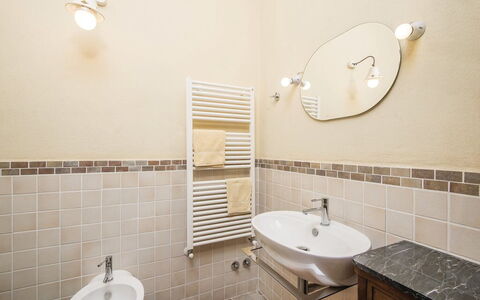 Casa Lavanda, Ac, Wifi, Narni: Flooring, Verdieping, Interieur Ontwerp, Badkamer, Loodgieterswerkinrichting, Plafond, Loodgieter, Tegel, Kamer, Kraan