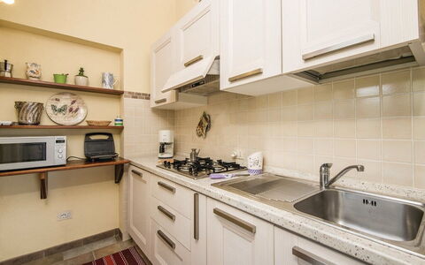 Casa Lavanda, Ac, Wifi, Narni: Toestel Van De Keuken, Keuken, Countertop, Major Appliance, Cabinetry, Hout, Interieur Ontwerp, Fornuis, Gootsteen, Flooring