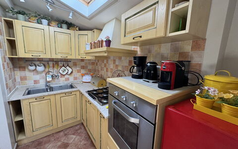 Anna: Toestel Van De Keuken, Keuken, Countertop, Major Appliance, Fornuis, Cabinetry, Hout, Flooring, Meubilair, Interieur Ontwerp