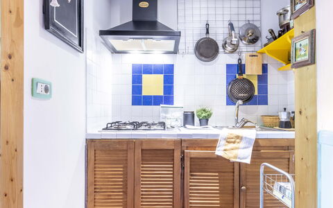 Suite Vogel: Keuken, Major Appliance, Toestel Van De Keuken, Hout, Flooring, Meubilair, Interieur Ontwerp, Countertop, Verdieping, Cabinetry