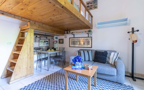 Suite Vogel: Meubilair, Interieur Ontwerp, Hout, Flooring, Verdieping, Kamer, Appartement, Plafond, Stoel, Woonkamer