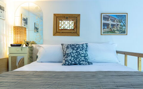 Suite Vogel: Meubilair, Bed, Interieur Ontwerp, Bedding, Slaapkamer, Laken, Muur, Kussen, Kamer, Verdieping