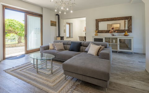 Villetta Cafaggio, Ac, Wifi, Panzano In Chianti: Meubilair, Bankstel, Interieur Ontwerp, Flooring, Verdieping, Woonkamer, Hout, Plafond, Kamer, Huis