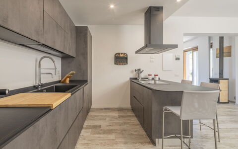 Villetta Cafaggio, Ac, Wifi, Panzano In Chianti: Countertop, Flooring, Keuken, Meubilair, Interieur Ontwerp, Cabinetry, Verdieping, Hout, Toestel Van De Keuken, Plafond