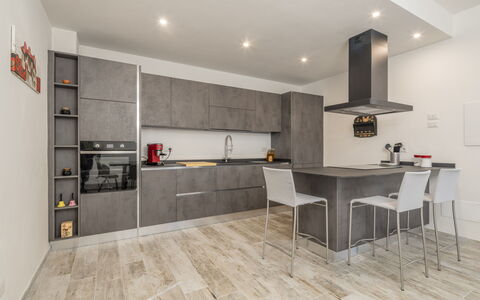 Villetta Cafaggio, Ac, Wifi, Panzano In Chianti: Flooring, Verdieping, Interieur Ontwerp, Hout, Keuken, Meubilair, Countertop, Plafond, Cabinetry, Toestel Van De Keuken